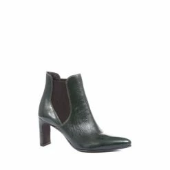 Jones Bootmaker shop -Jones Bootmaker shop unnamed file 1792